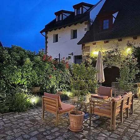 Apartment Lovely In A 18th Century Manor Rattelsdorf