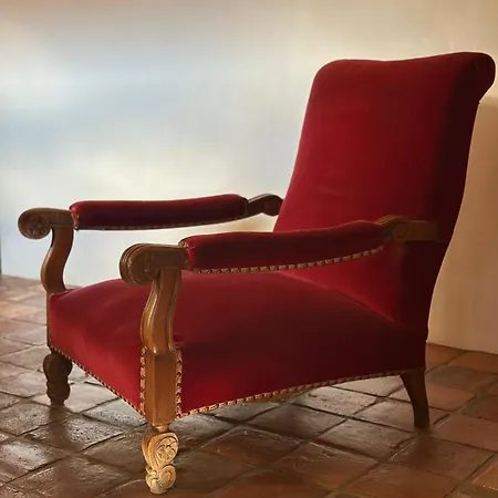 Lovely In A 18th Century Manor Apartment *