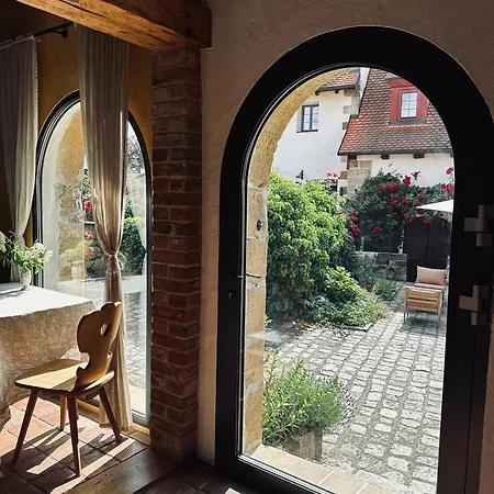 Lovely In A 18th Century Manor Apartment Rattelsdorf