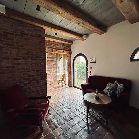 Lovely In A 18th Century Manor Apartment *